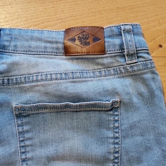 𝅺WILD Blue High Rise Raw Frayed Hem 4 Front Buttons Denim Shorts Size 7 - Picture 4 of 12